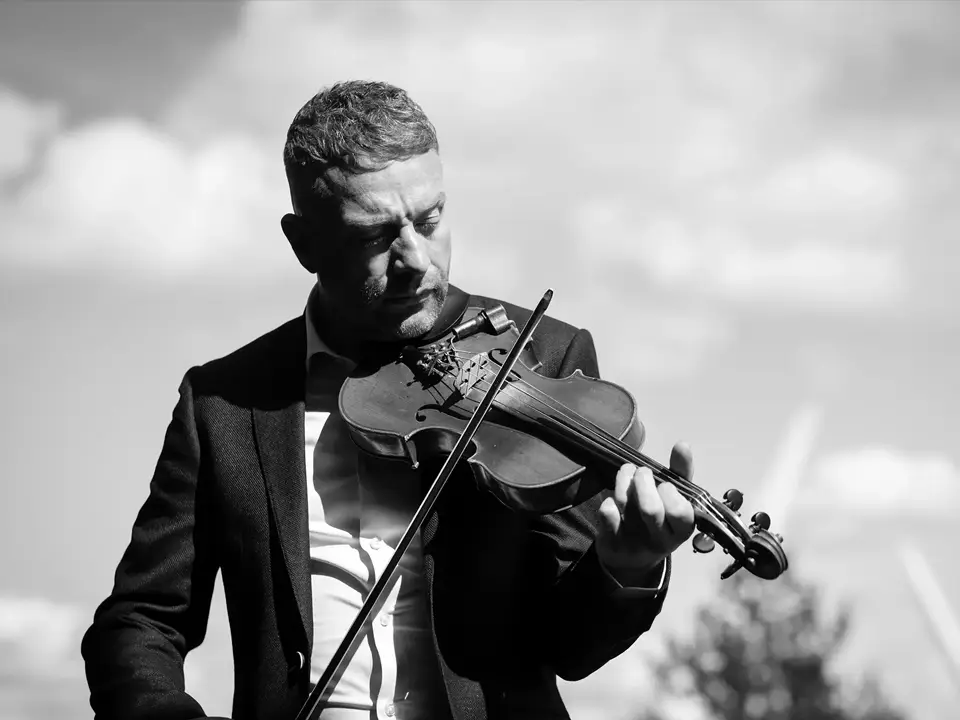 Ritchie Remo - Playing at a Corporate Event